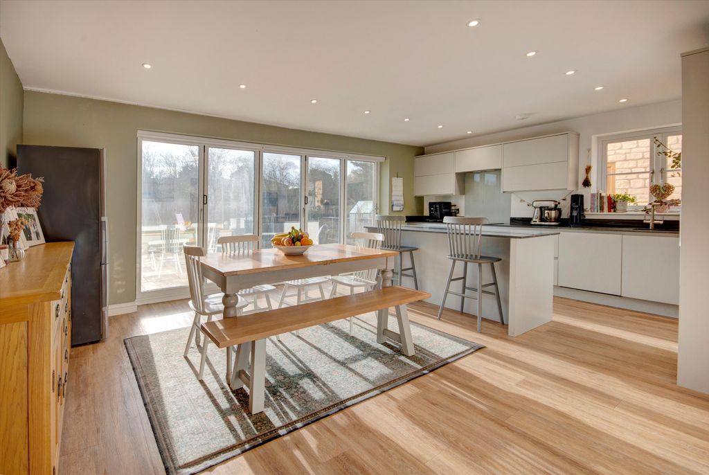 Property photo 3 of 23 Image