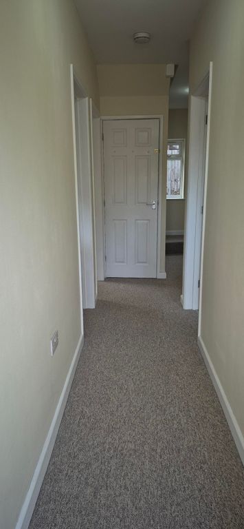Property photo 2 of 19 Entrance Hall