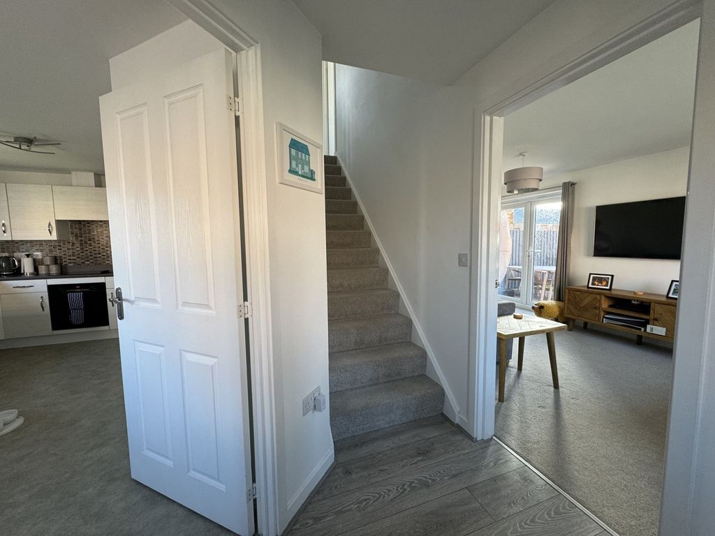 Property photo 3 of 21 Hallway