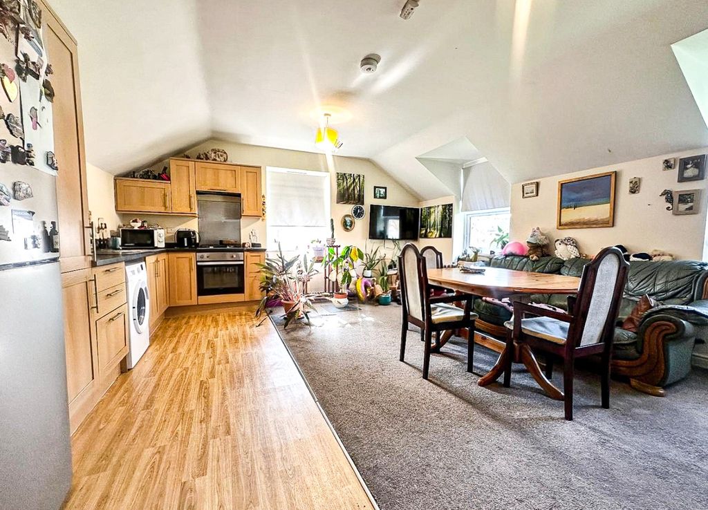 Property photo 3 of 8 4941815