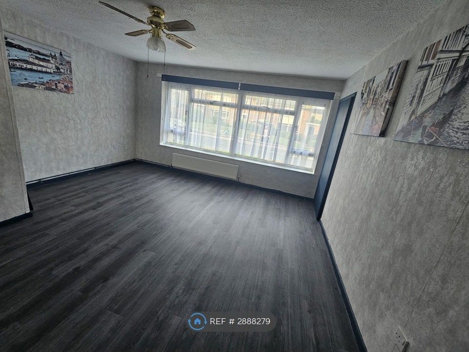 Property photo 2 of 20 Front Room