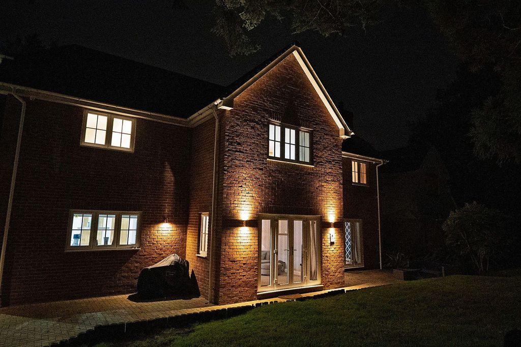 Property photo 2 of 39