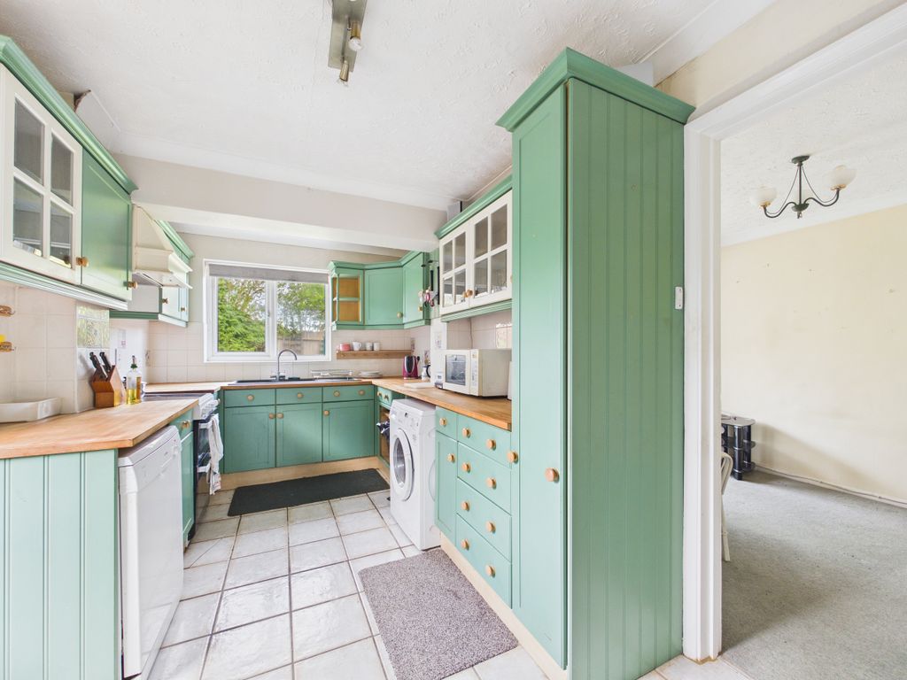 Property photo 3 of 16 Kitchen 1