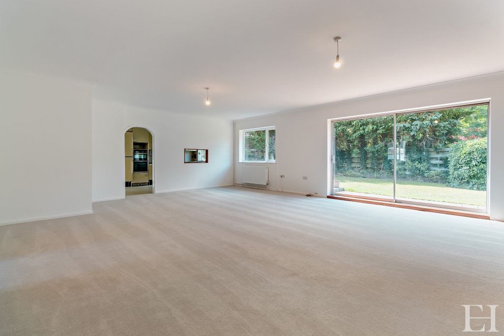 Property photo 3 of 22 8658771-Interiorwm11-800