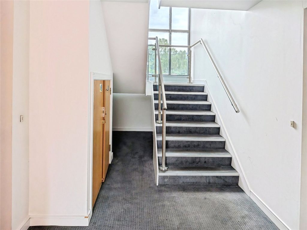 Property photo 3 of 10 Entrance