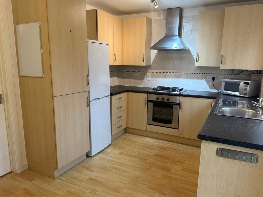 Property photo 3 of 14 Picture No. 12