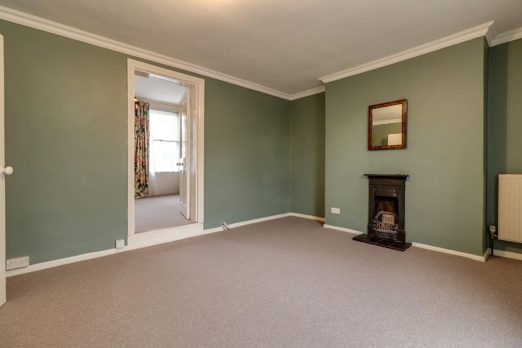 Property photo 3 of 9 Living Room d.Jpg