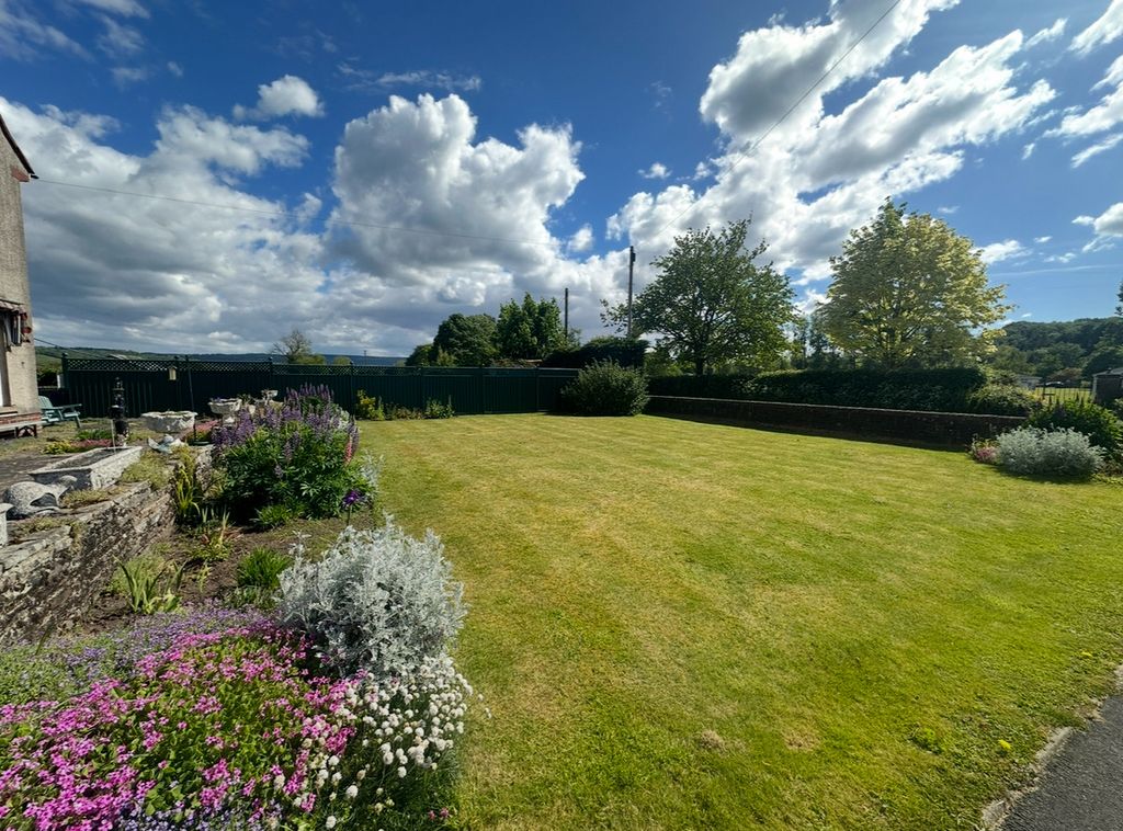 Property photo 2 of 28