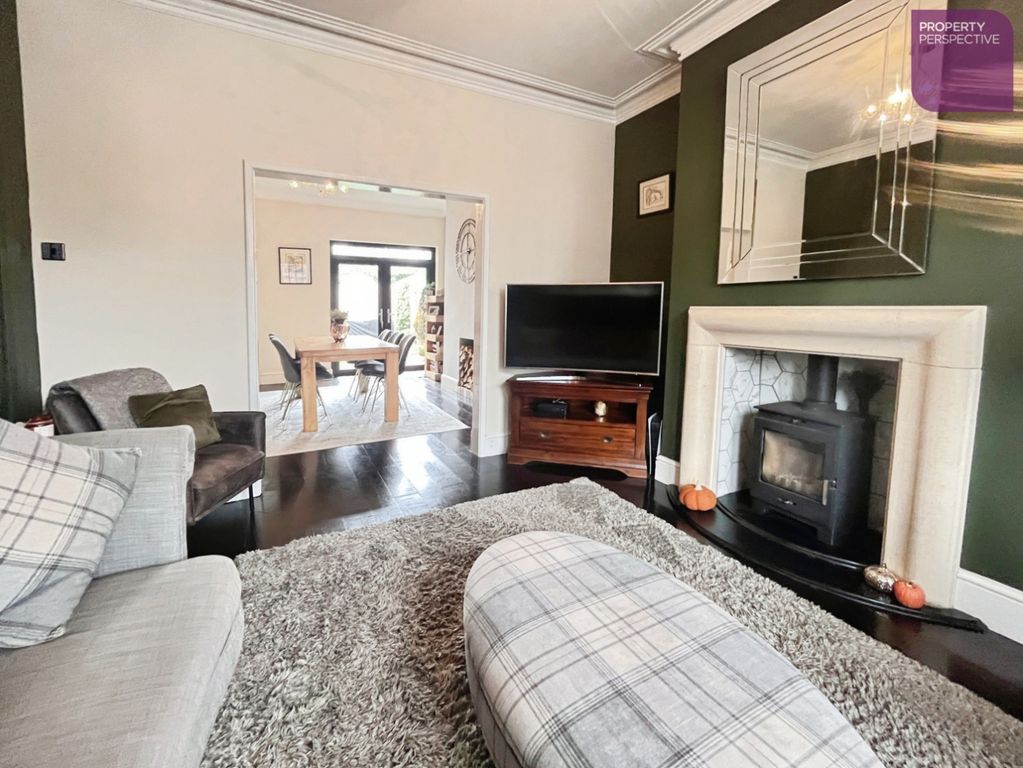 Property photo 3 of 18 Lounge