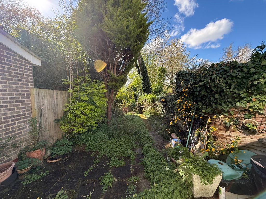 Property photo 2 of 11 Picture No. 15