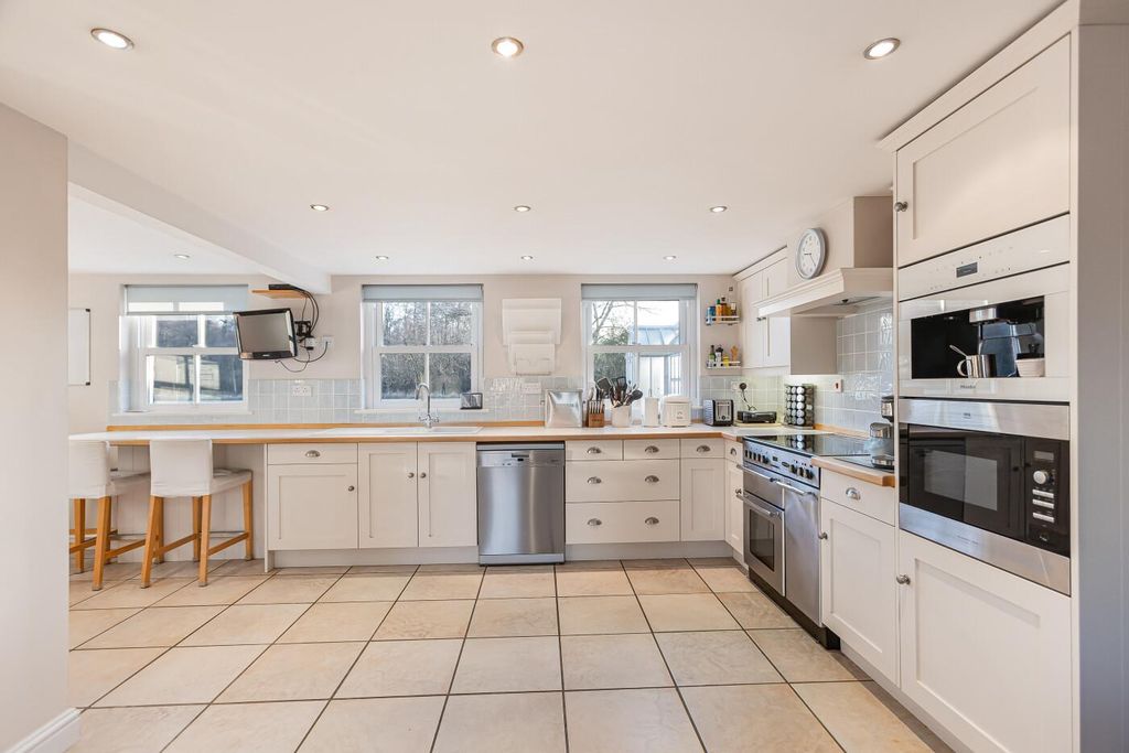 Property photo 2 of 20 Image