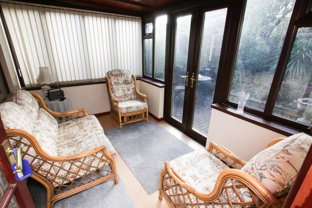 Property photo 2 of 21 Conservatory