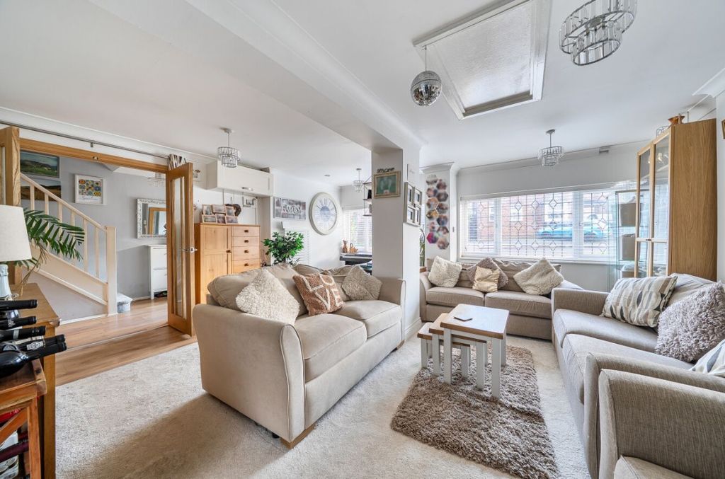 Property photo 2 of 20