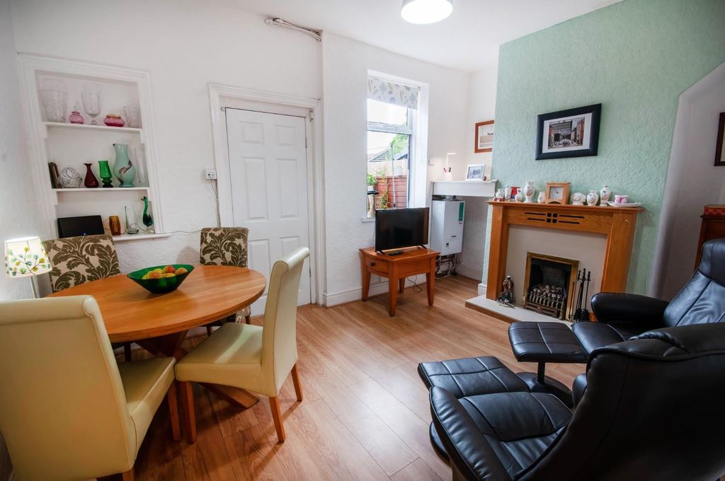 Property photo 3 of 10 Dining Room