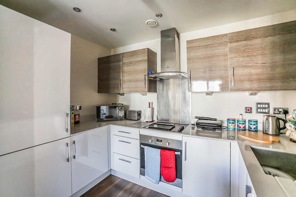 Property photo 2 of 10 Kitchen