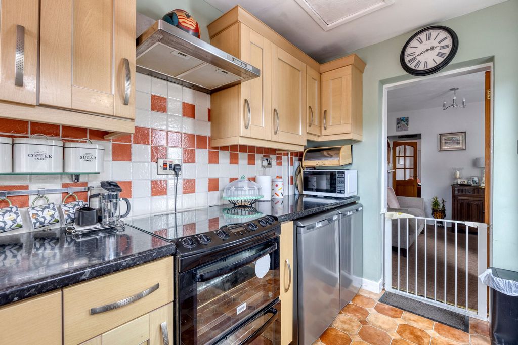 Property photo 2 of 31