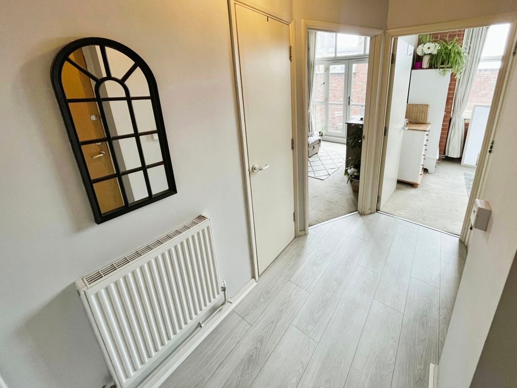 Property photo 2 of 10 Entrance Hall