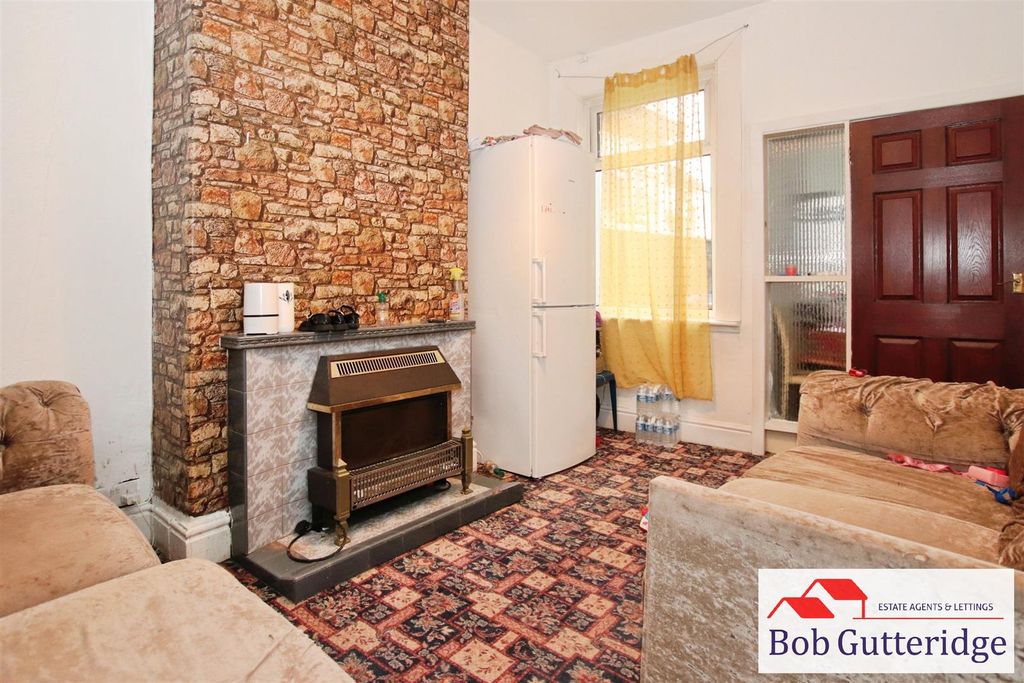 Property photo 2 of 19 Lounge