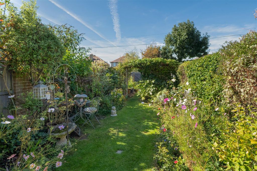 Property photo 3 of 19 Pier Avenue, Tankerton, Whitstable