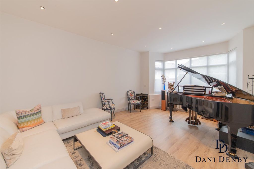 Property photo 2 of 20