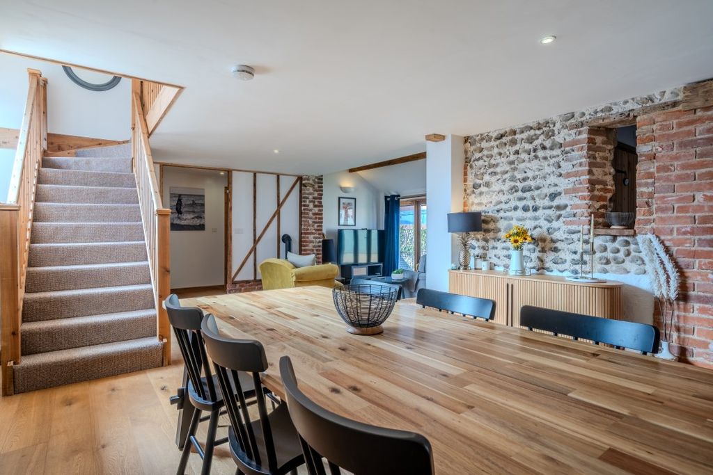 Property photo 2 of 22 Iq_00169-Hdr