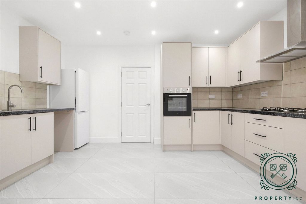 Property photo 3 of 15 Kitchen