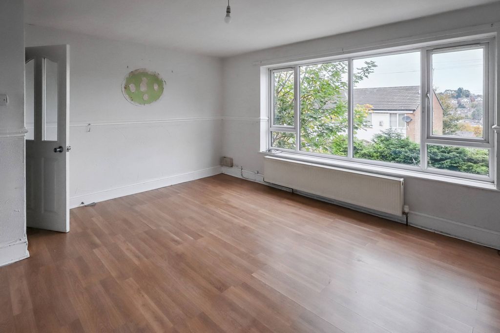 Property photo 2 of 17 72 Whiteways Grove, Sheffield, South Yorkshire, S4 8Fl