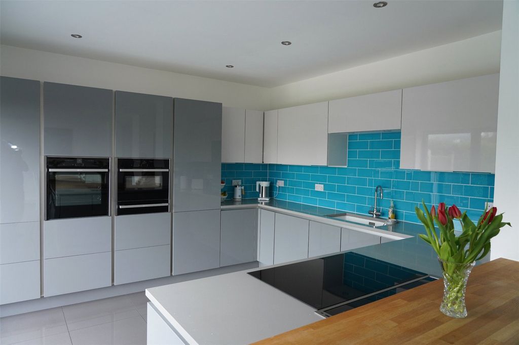 Property photo 3 of 16 Picture No. 21