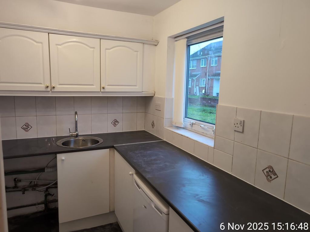 Property photo 2 of 7 Kitchen