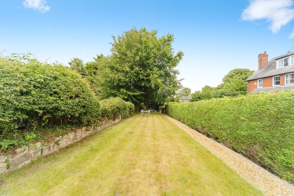 Property photo 2 of 27