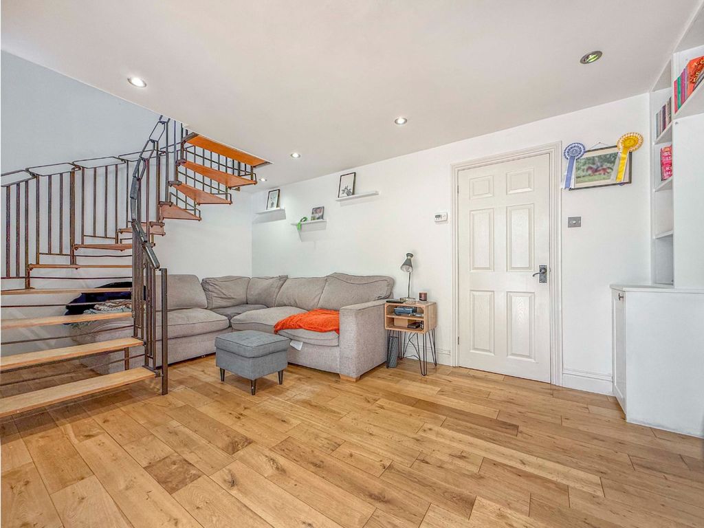 Property photo 2 of 11 5302093