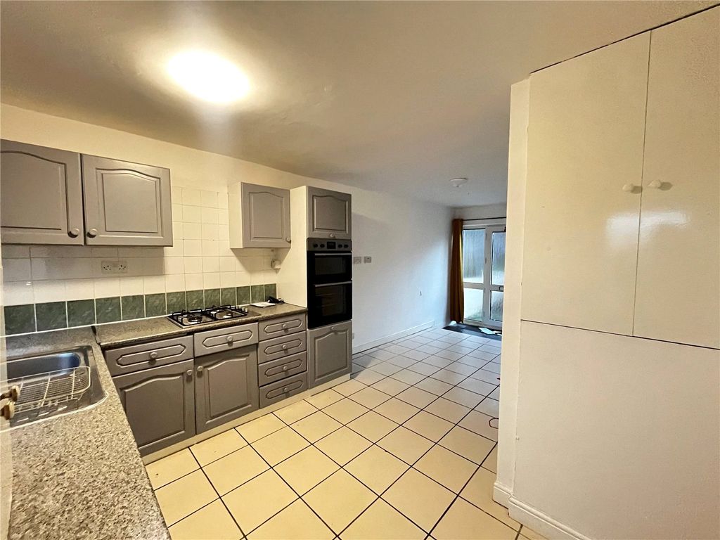 Property photo 2 of 9 Kitchen