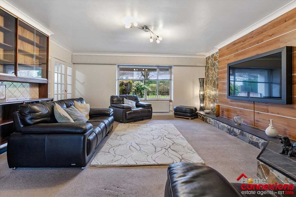 Property photo 3 of 28 Lounge (2)