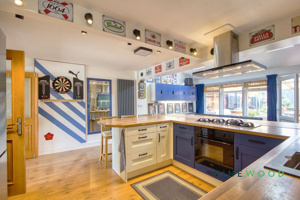 Property photo 2 of 34 Kitchen/Breakfast Room/Living Area