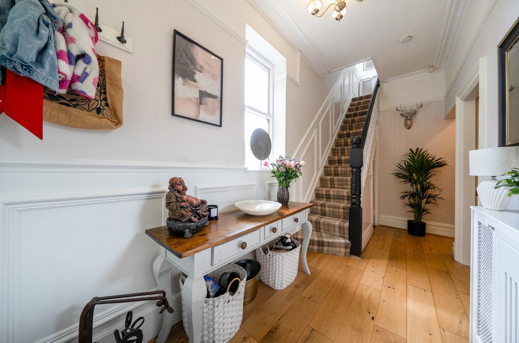 Property photo 3 of 46