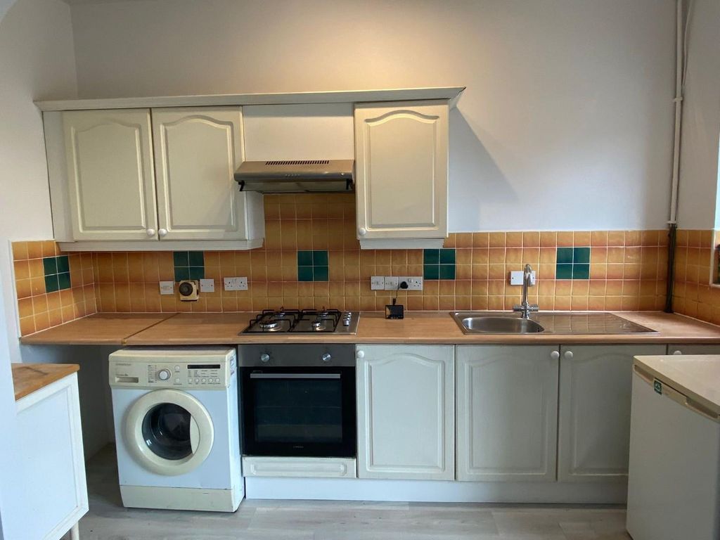 Property photo 3 of 9 Kitchen .Jpg