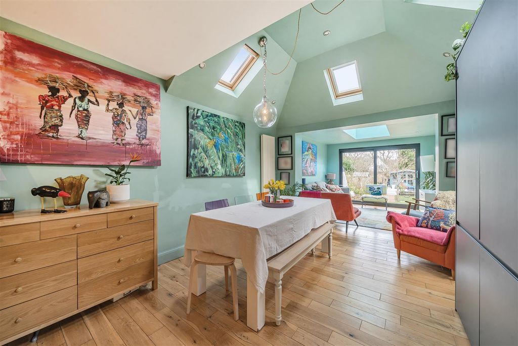 Property photo 3 of 19 Dining Area
