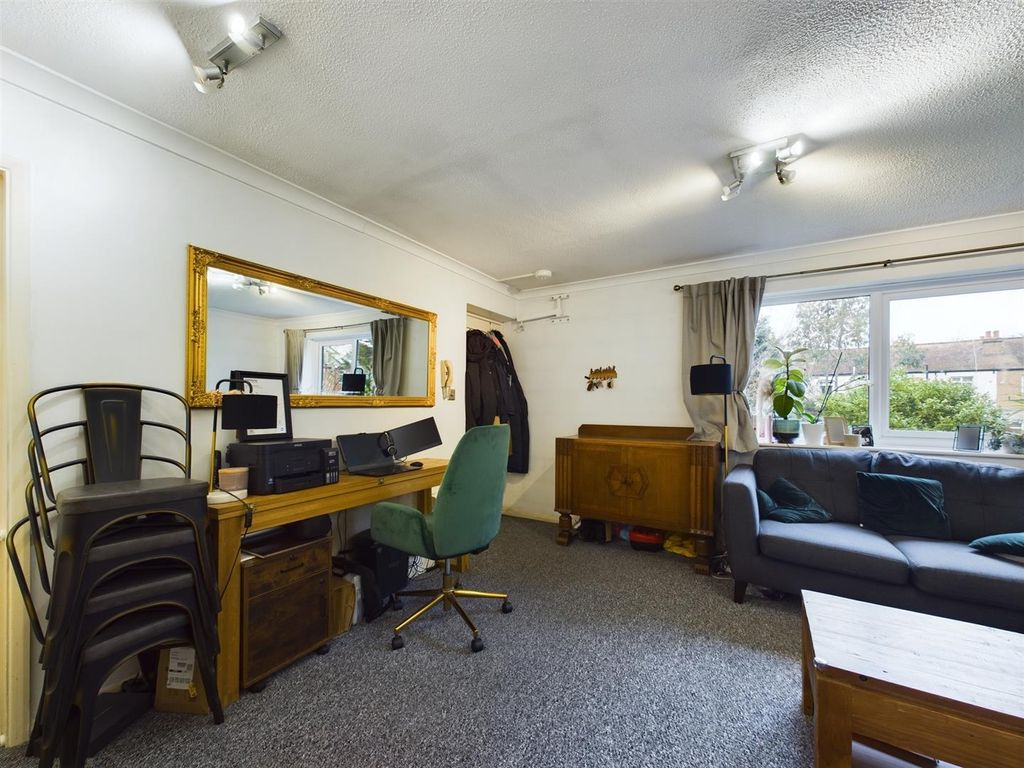 Property photo 3 of 12 Cam01358G0-Pr0125-Still019.Jpg