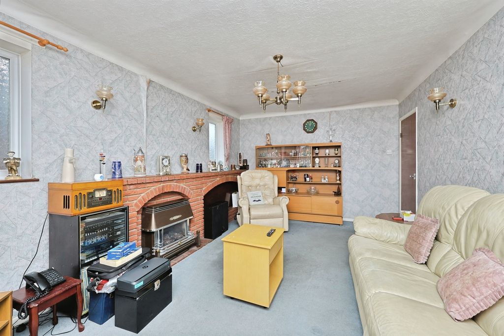 Property photo 2 of 19