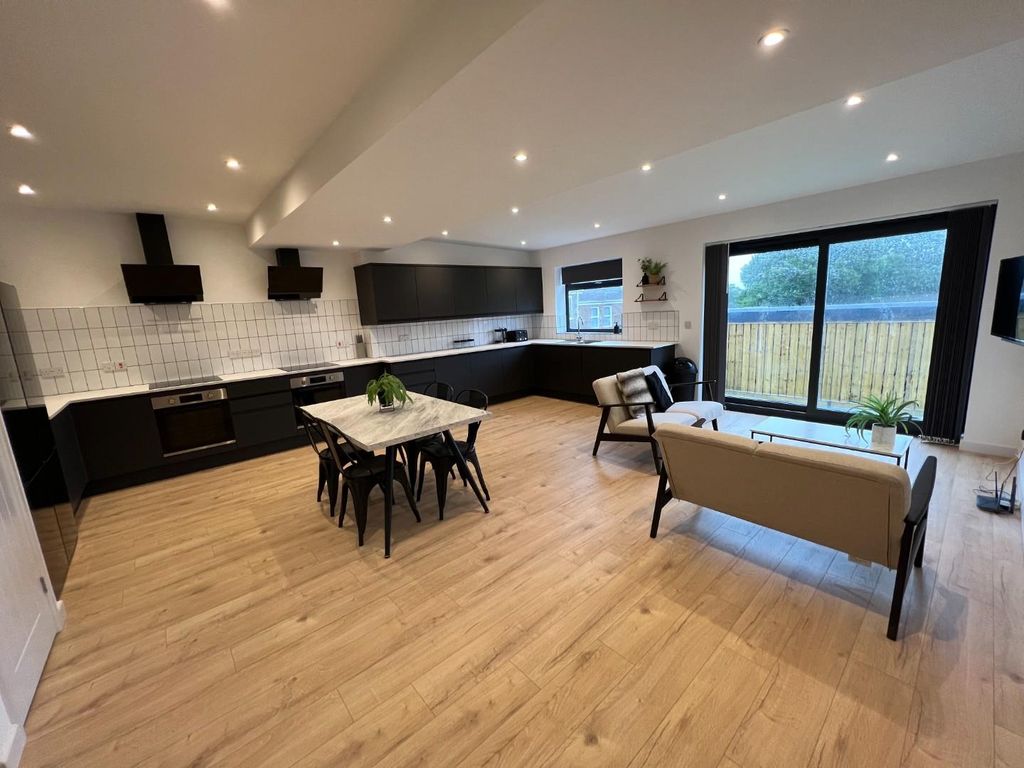 Property photo 3 of 8 Image2.Jpeg