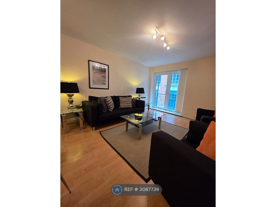 Property photo 3 of 11 Living Room
