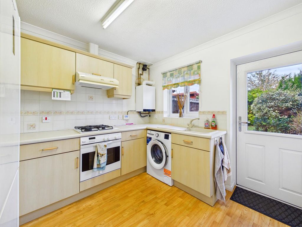 Property photo 3 of 8 Kitchen
