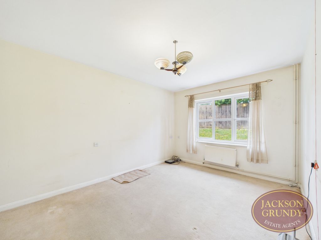 Property photo 2 of 11 Taylor Avenue