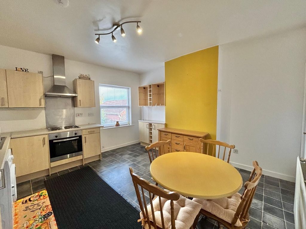 Property photo 1 of 7 Dining Kitchen