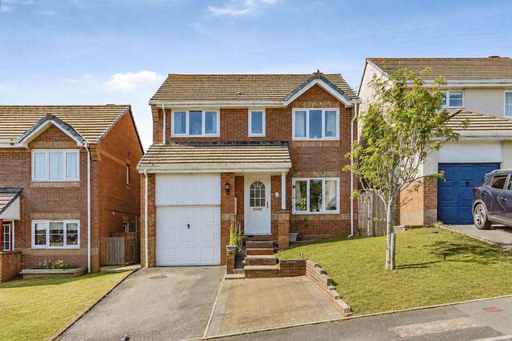 Property photo 1 of 18