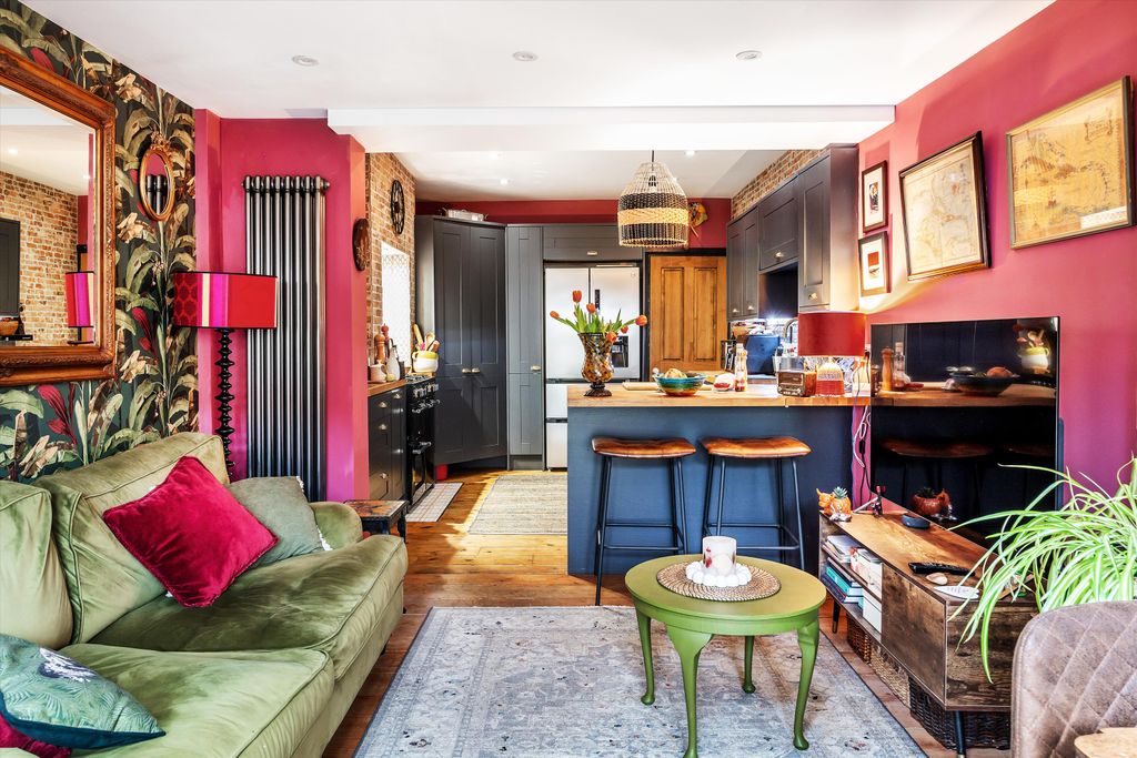 Property photo 3 of 18 Image