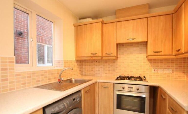 Property photo 3 of 7 Kitchen