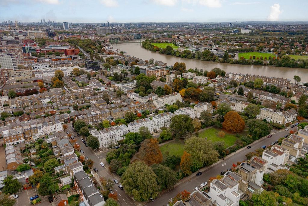 Property photo 3 of 47