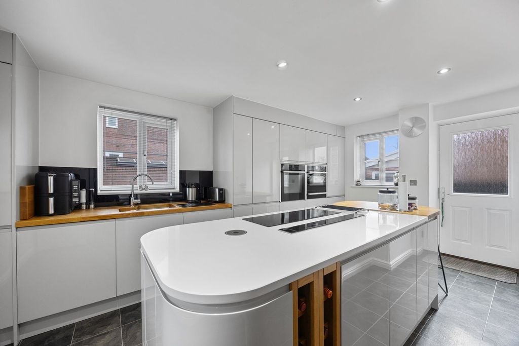 Property photo 2 of 47 Kitchen Island