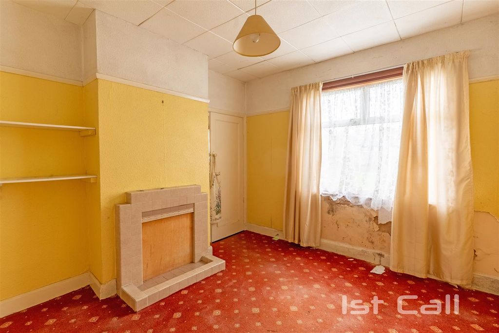 Property photo 3 of 10 Dining Room